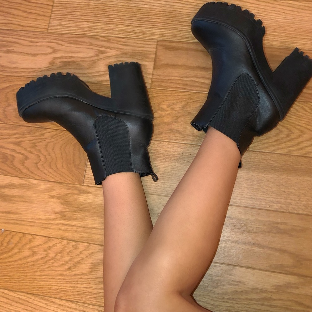 Boohoo black Chelsea boots